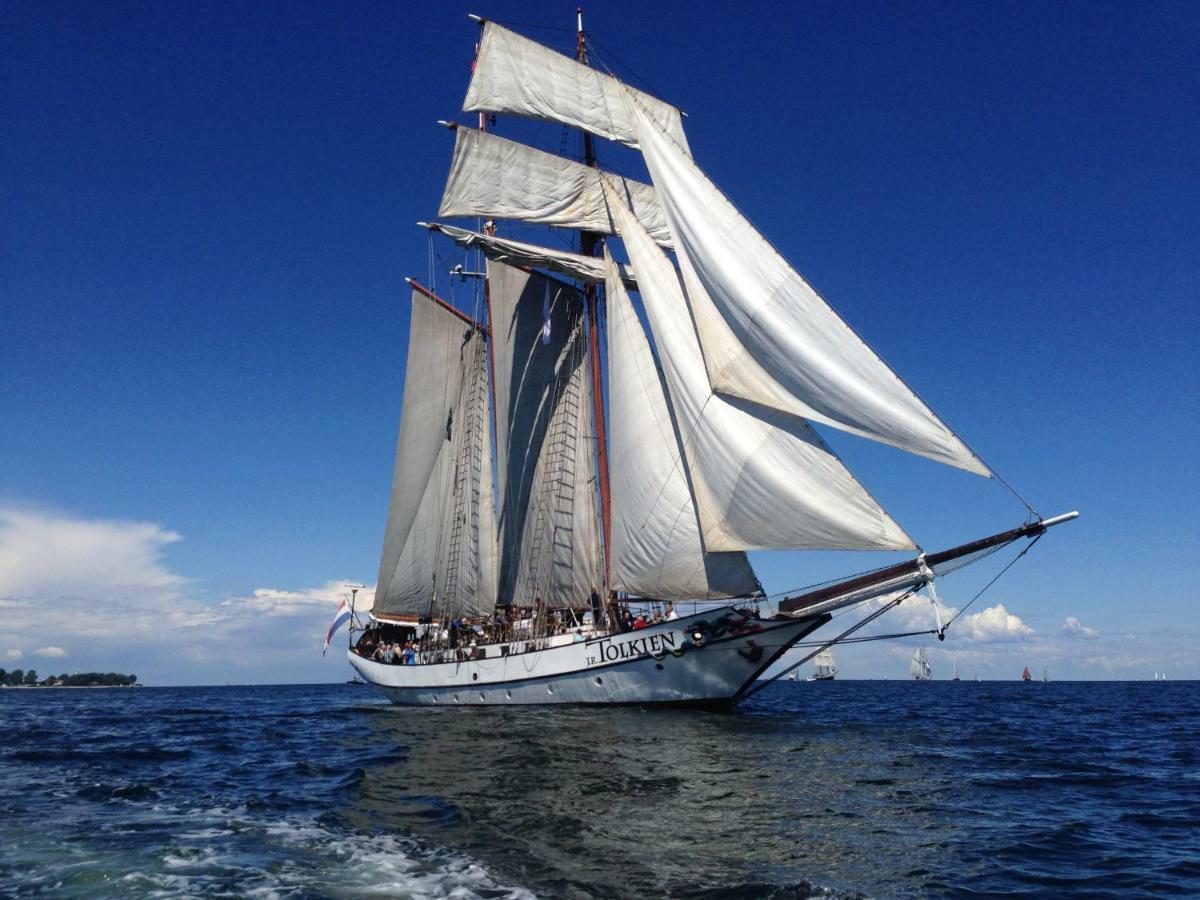Segelschiff J.R. Tolkien Hotel Хамбург Екстериор снимка